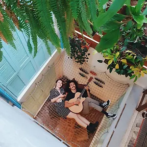 https://la-playa-hostel-rooftop.colombiamedellinhotels.com